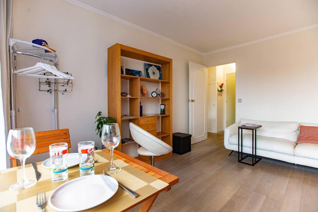 Studio With Balcony Paris Eksteriør billede